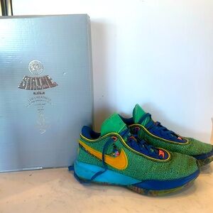 LeBron XX ( 20) SE - Kaleidoscope( grade school sz 6Y)